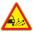 Дорожный знак 1.18 «Выброс гравия» (временный) (металл 0,8 мм, I типоразмер: сторона 700 мм, С/О пленка: тип А коммерческая)